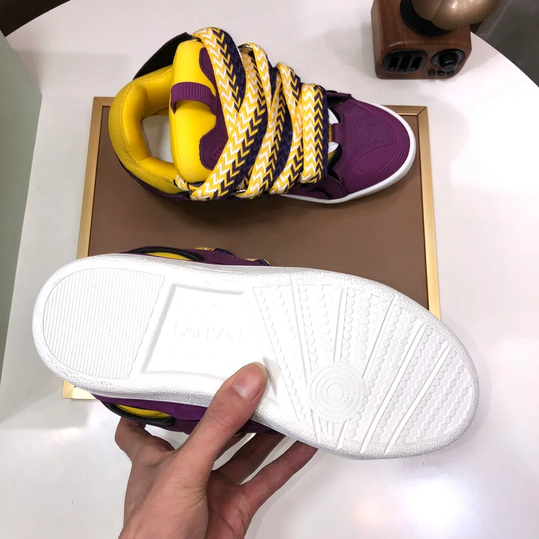 Men's men's shoes💰820💰[LANVIN] The latest lace-up fashionable casual couple sneakers, high-quality CLAY couple series‼ ️ The latest trendy products of the season 🌈Many bloggers have planted grass and purchased the original open-mold customization. The upper and outsole are sewn with mark threads without edge sealing. A variety of material splicing combination design. Very versatile for fashionable and casual wear. Comfortable on the feet. Self-recommended. Upper cowhide + cow suede + breathable mesh lining. Foot-padding cowhide. Exclusive original open-mold clear logo rubber outsole ⚠️Couple standard size 36-40 for women and 38-44 for men.